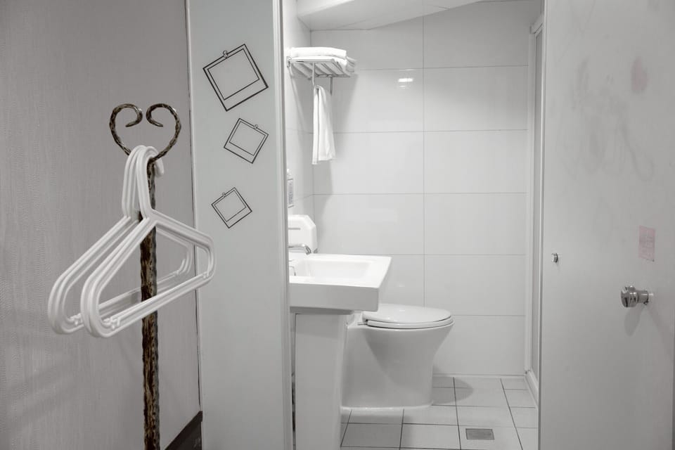 Shower, towels