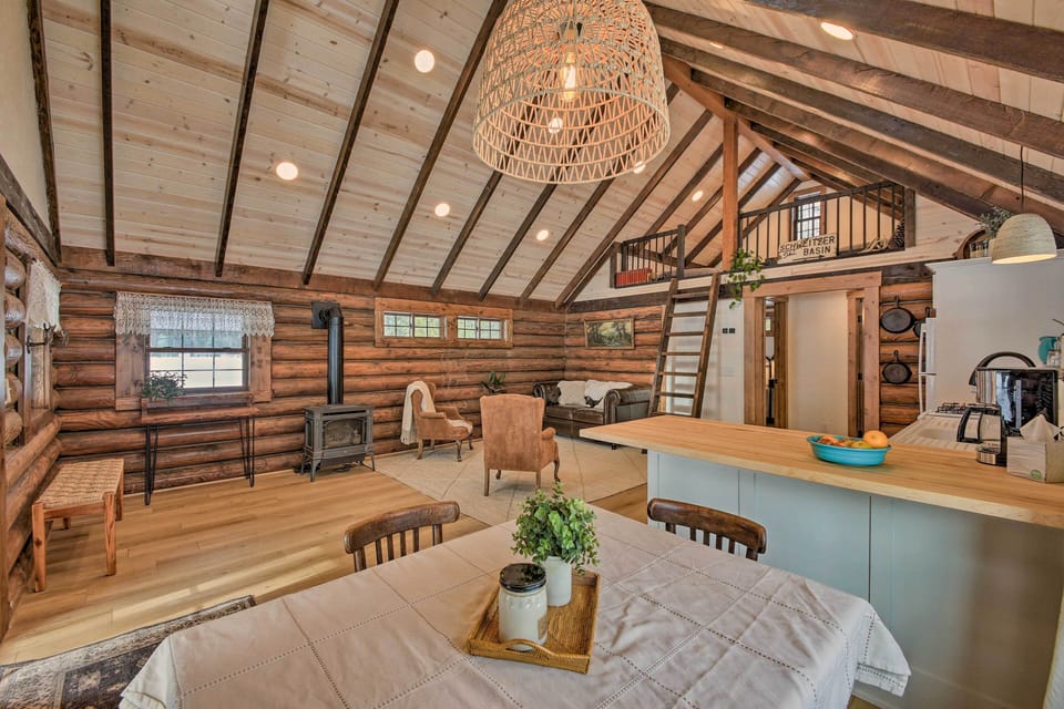 Dining Area | Main Level | Dishware/Flatware | Complimentary Spices