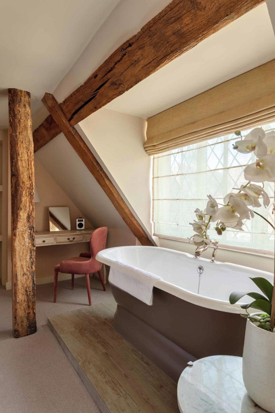 Luxury Room | Hypo-allergenic bedding, individually decorated, individually furnished