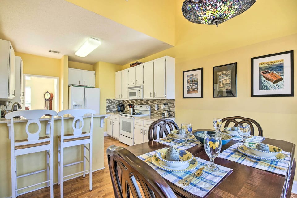 Dining Area | Main Level