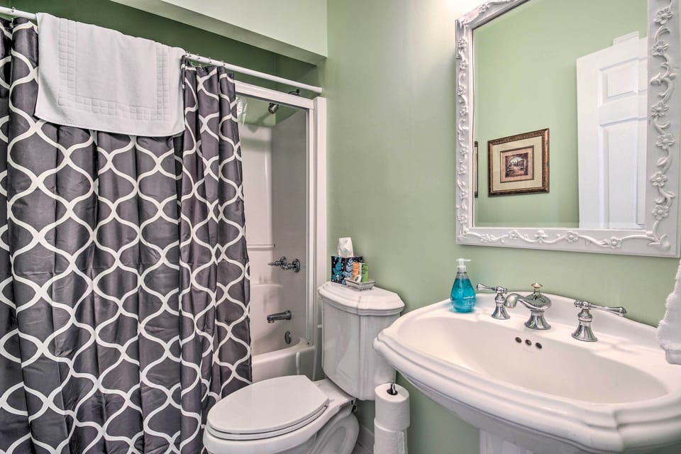 Full Bathroom | Grab Rail in Bath | Main Level
