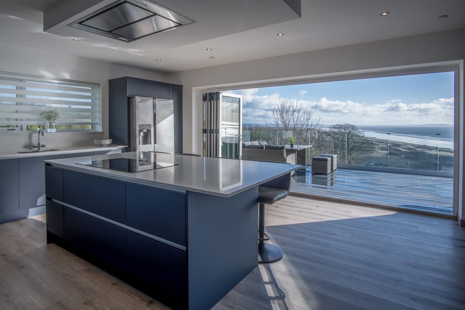 House (5 Bedrooms) | Private kitchen | Fridge, microwave, oven, stovetop
