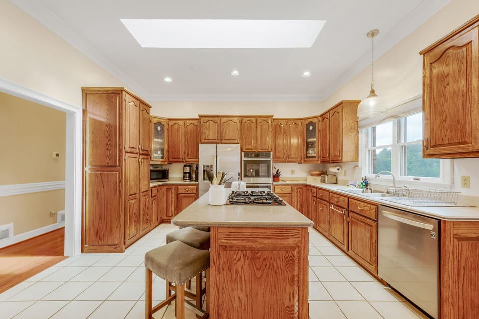 Blue Ridge Lakeside Chateau - Fully Equipped Kitchen