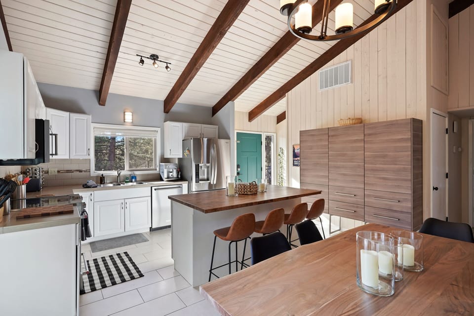 House, 4 Bedrooms | Private kitchen | Fridge, oven, coffee/tea maker, toaster