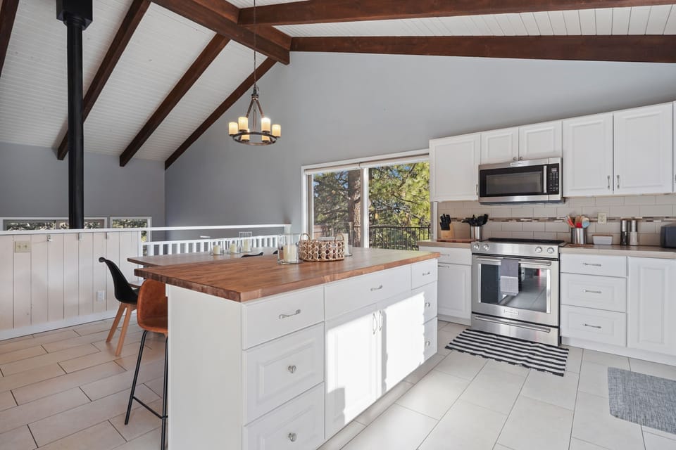 Private kitchen | Fridge, oven, coffee/tea maker, toaster