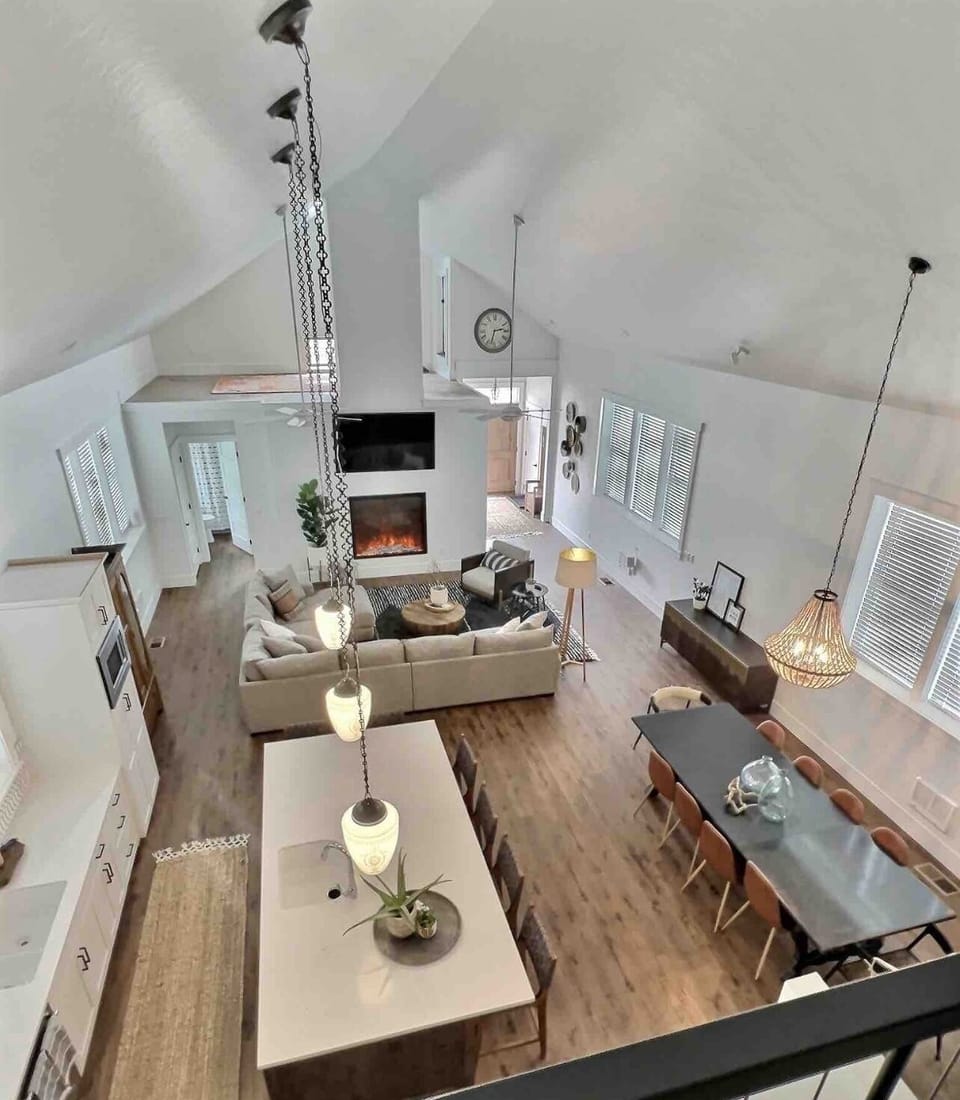 Kitchen/dining/living/Bar Area - Open Floor Plan for entertaining