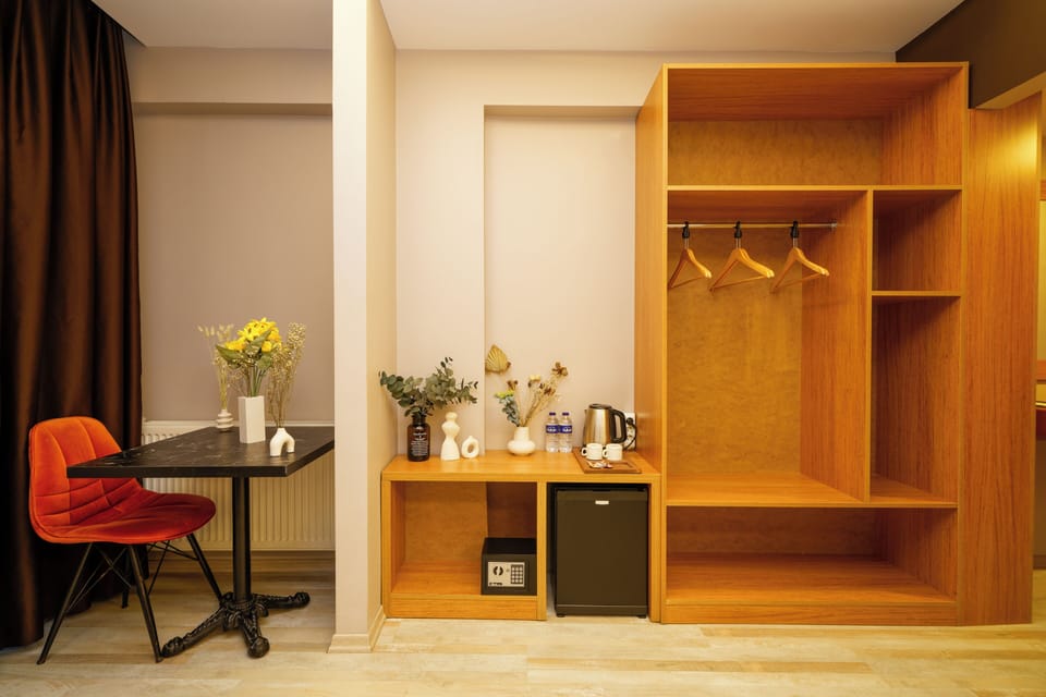 Economy Double Room | In-room safe, laptop workspace, blackout drapes, soundproofing
