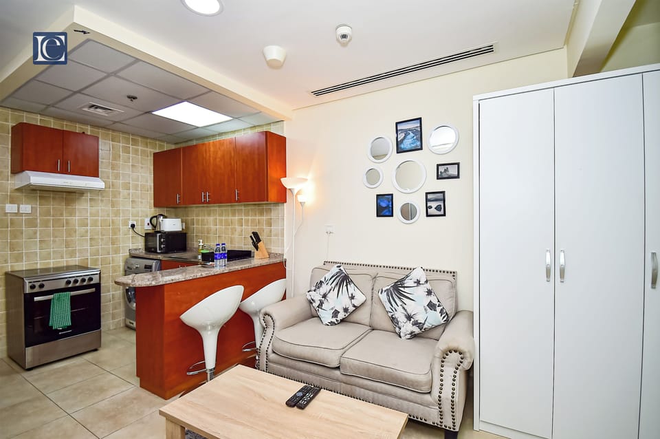 Studio | In-room safe, blackout drapes, iron/ironing board, WiFi (free)