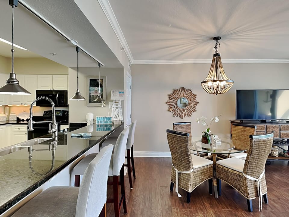 Breakfast Bar | Dining Area