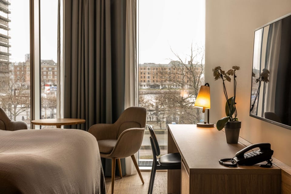 In-room safe, free WiFi, bed sheets