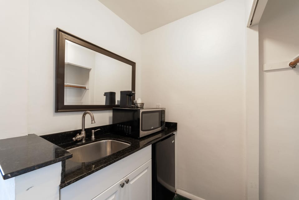 Quaint, Lakeside Standard Hotel Room with Kitchenette and Balcony  image 2