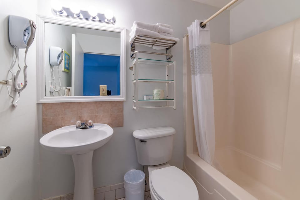 Quaint, Lakeside Family Suite with Kitchen and Porch image 5