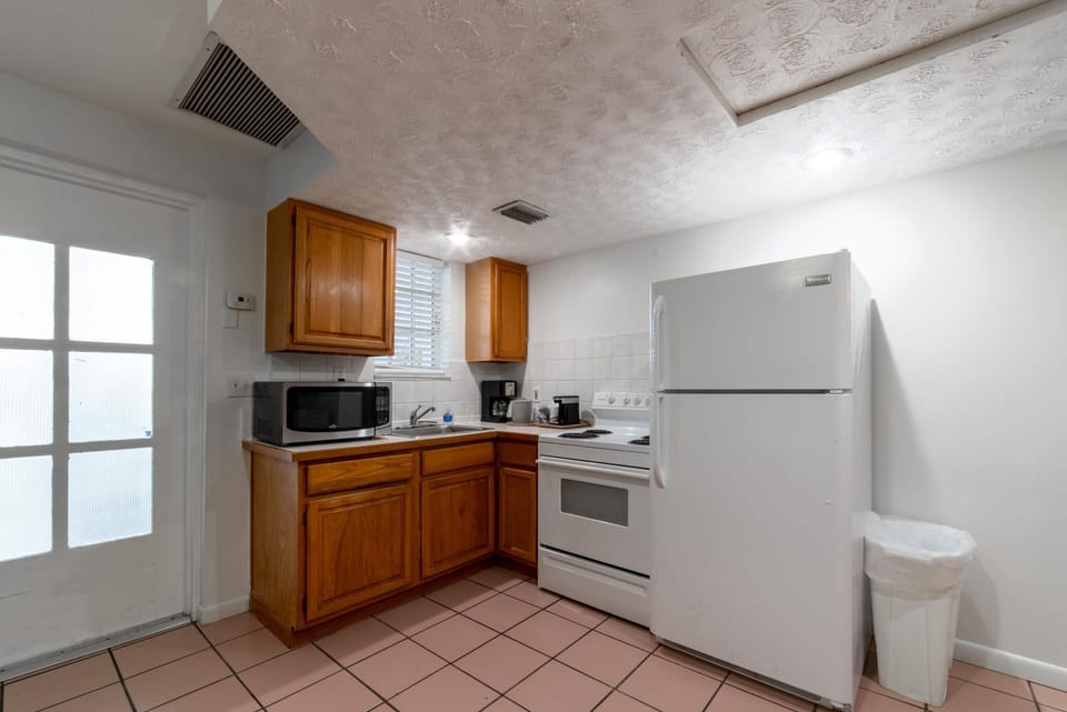 Quaint, Lakeside Family Suite with Kitchen and Porch image 3