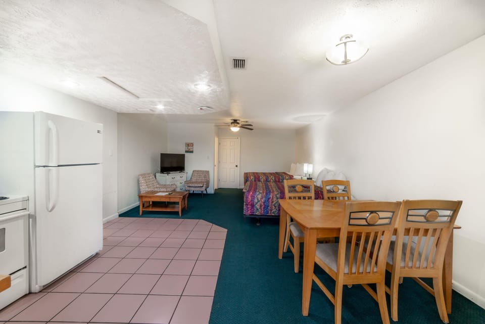 Quaint, Lakeside Family Suite with Kitchen and Porch image 4