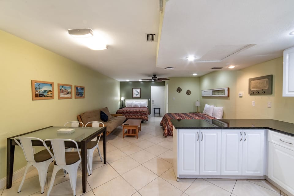 Quaint, Lakeside Family Suite with Deluxe Kitchen and Porch image 2