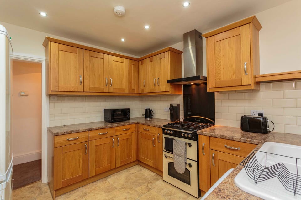 Apartment, Accessible, Ensuite (Passionfruit Suite ) | Shared kitchen