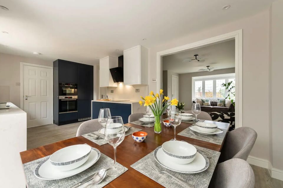 Family House, Private Bathroom, Garden View | Dining