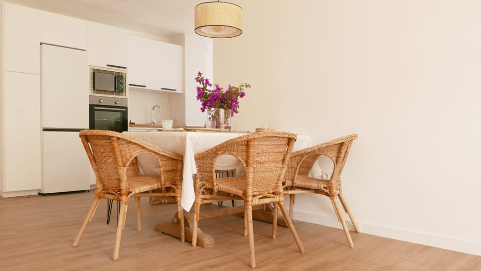 Bright and warm dining room, ideal for eating and socializing