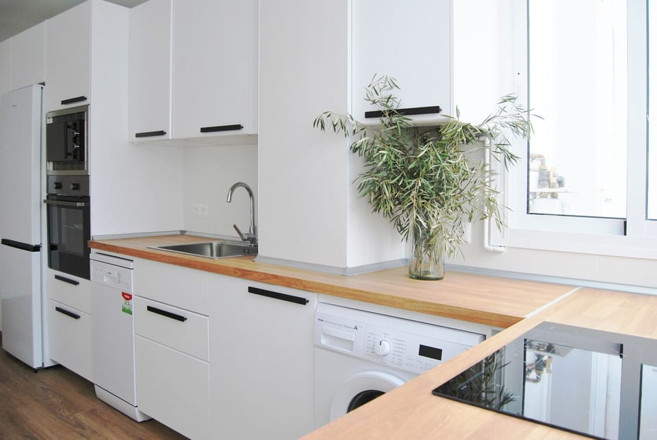 Bright kitchen with dishwasher, stove, microwave and dishwasher