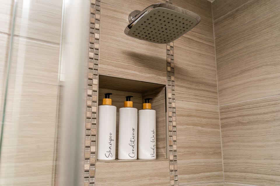 Luxury Apartment, Ensuite, River View | Bathroom
