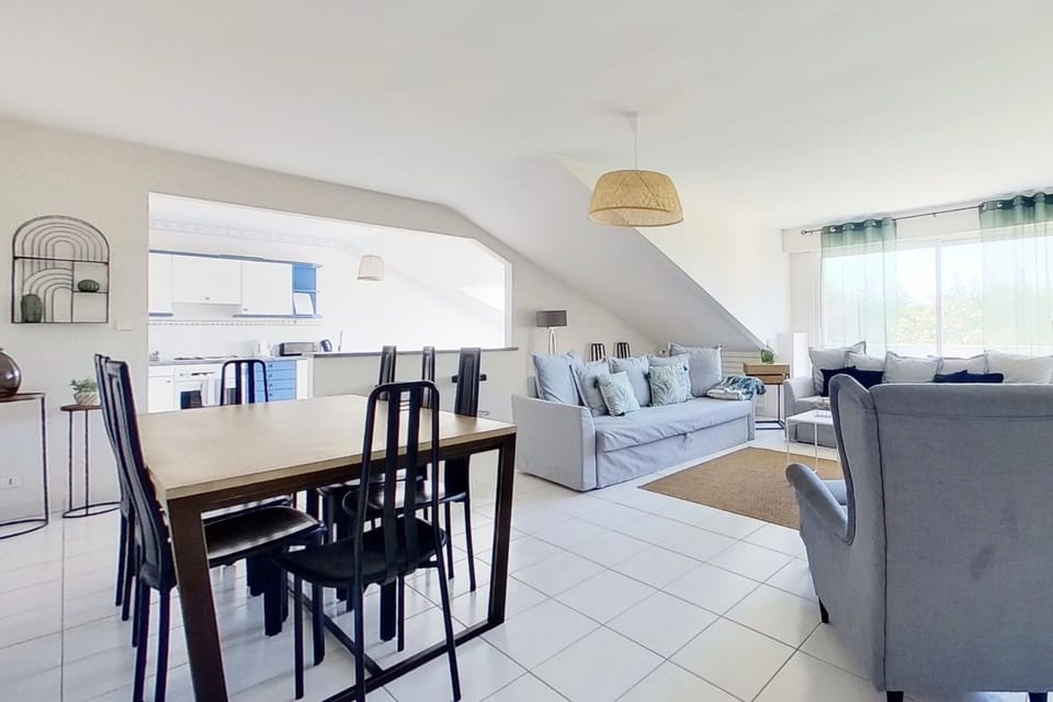 Duplex | Living area | 60-cm flat-screen TV with digital channels, TV