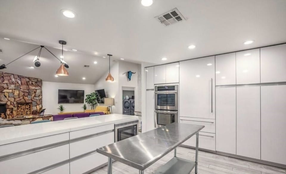 Double oven with Electrolux appliances 