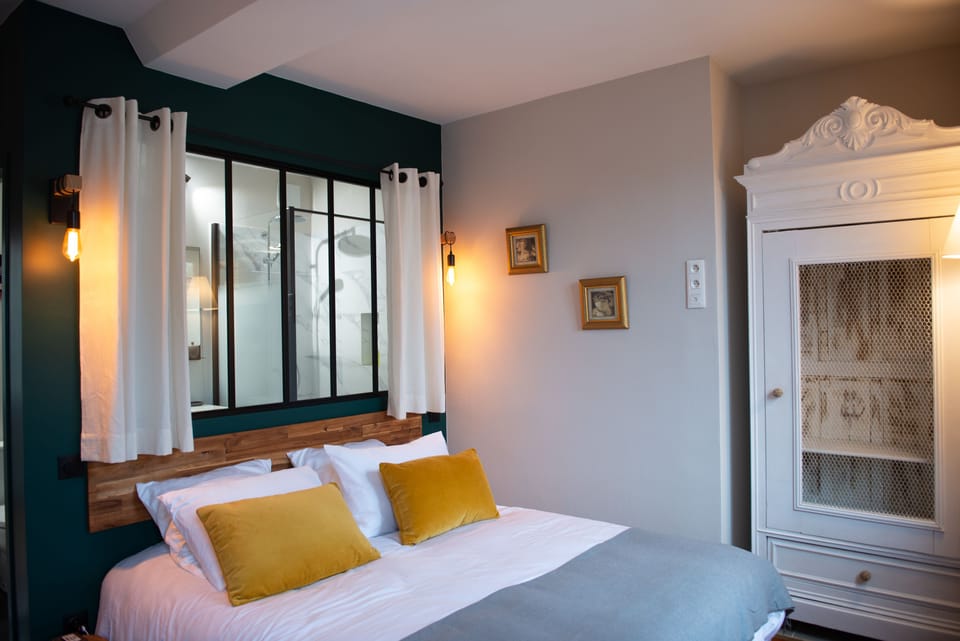 Signature Double Room, Ensuite, City View (Côté Seine ) | 1 bedroom, WiFi