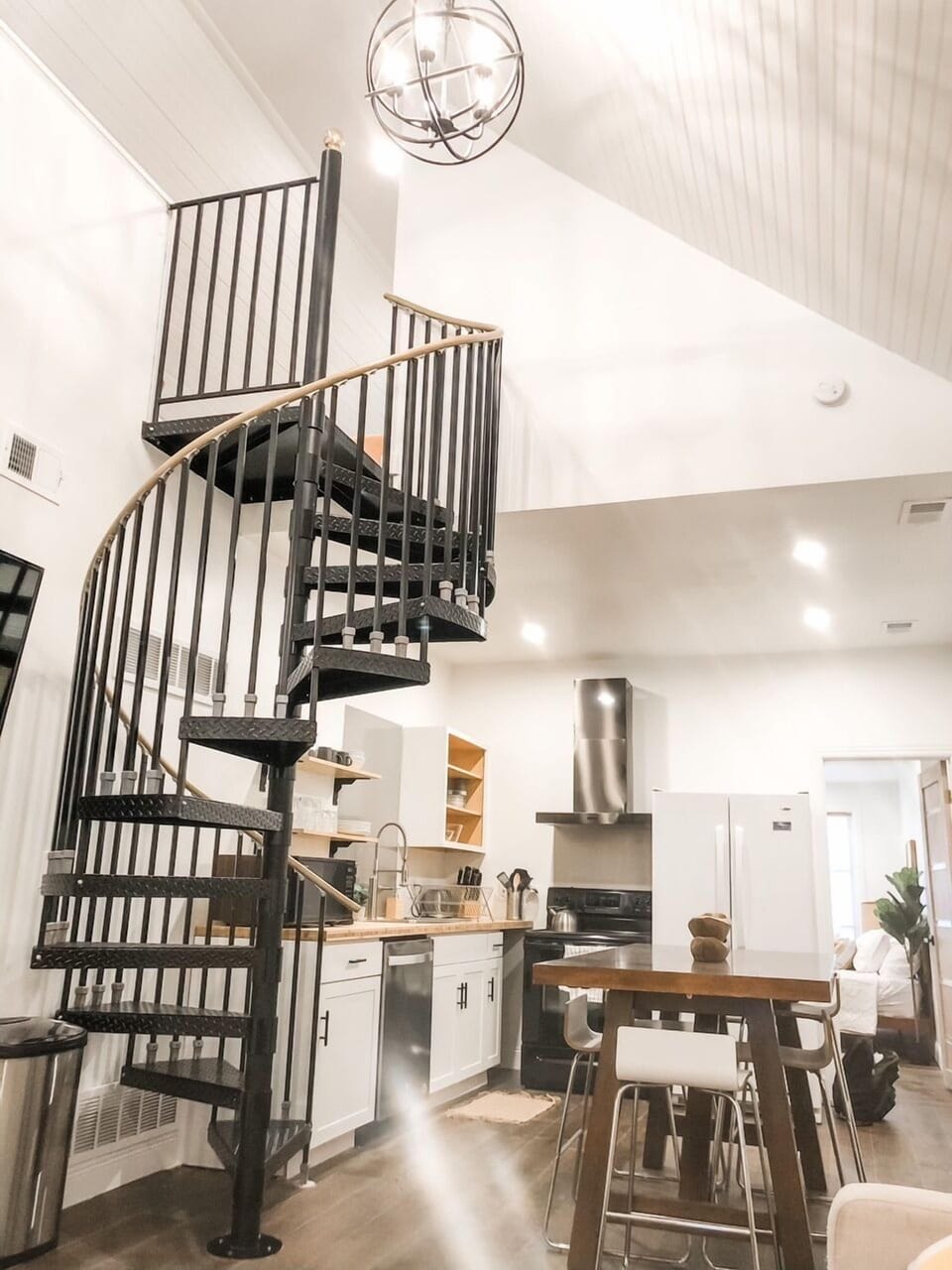 Spiral UP to Loft Bedroom with full bath EN-SUITE and the Reading Nook...FUN!
