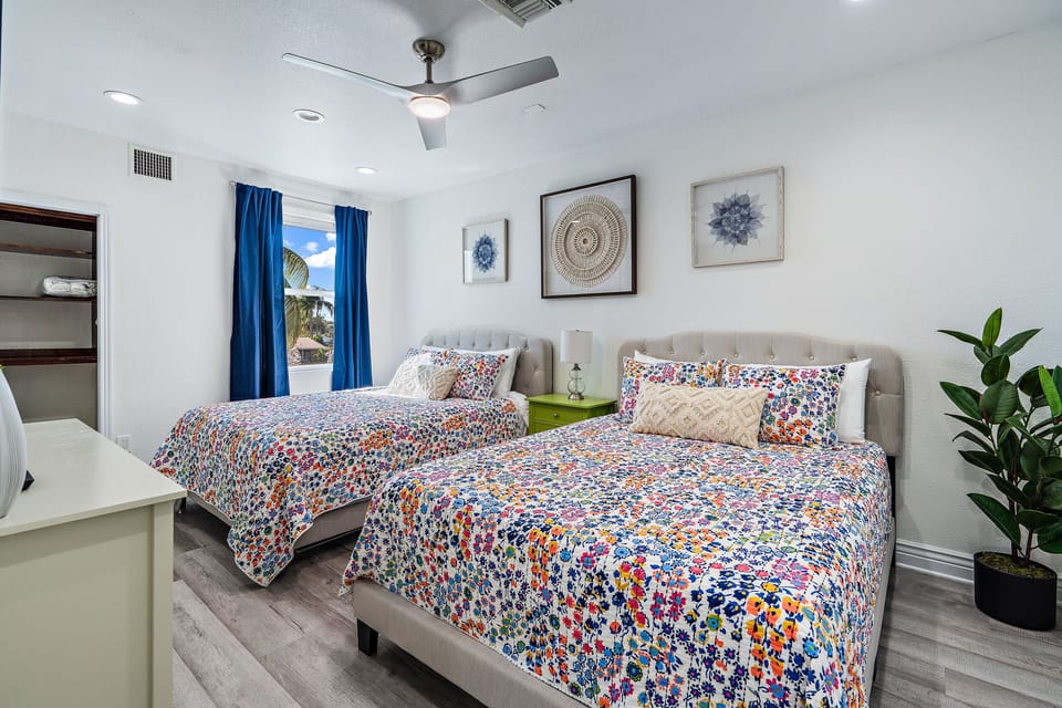Upstairs double queen bedroom