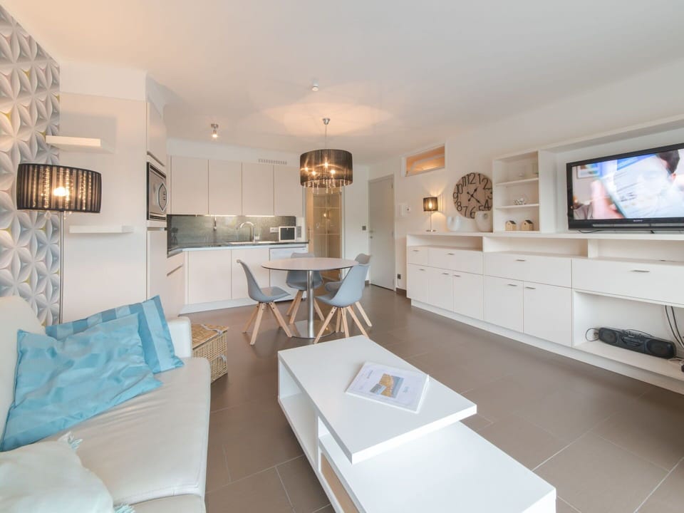 Couch, Furniture, Property, Table, Picture Frame, Comfort, Living Room, Interior Design, Home Appliance, Floor