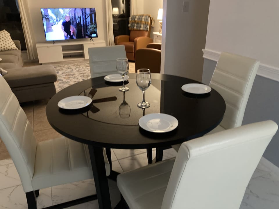 Open concept Eat-in Kitchen for a light meal and snacks while making memories!