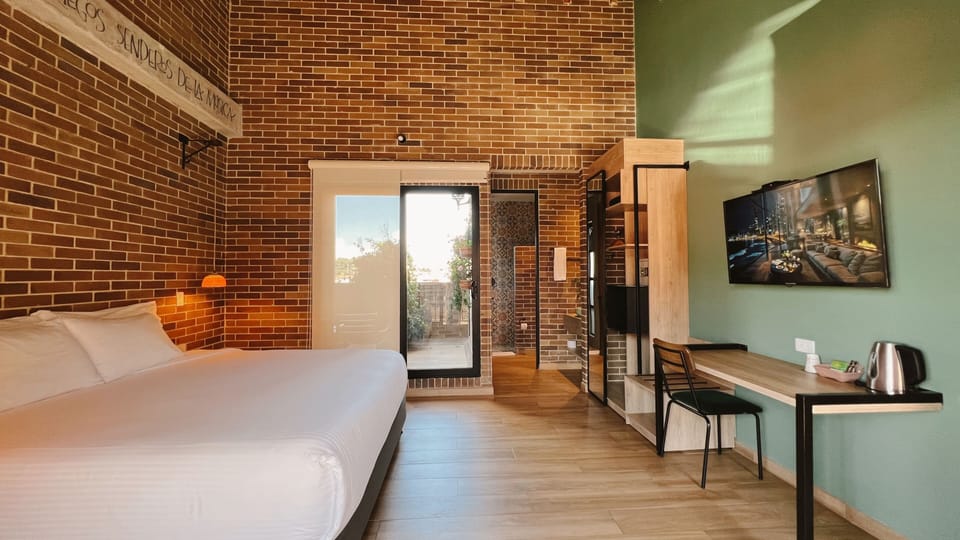 Standard Studio Suite | Premium bedding, down comforters, in-room safe, individually decorated