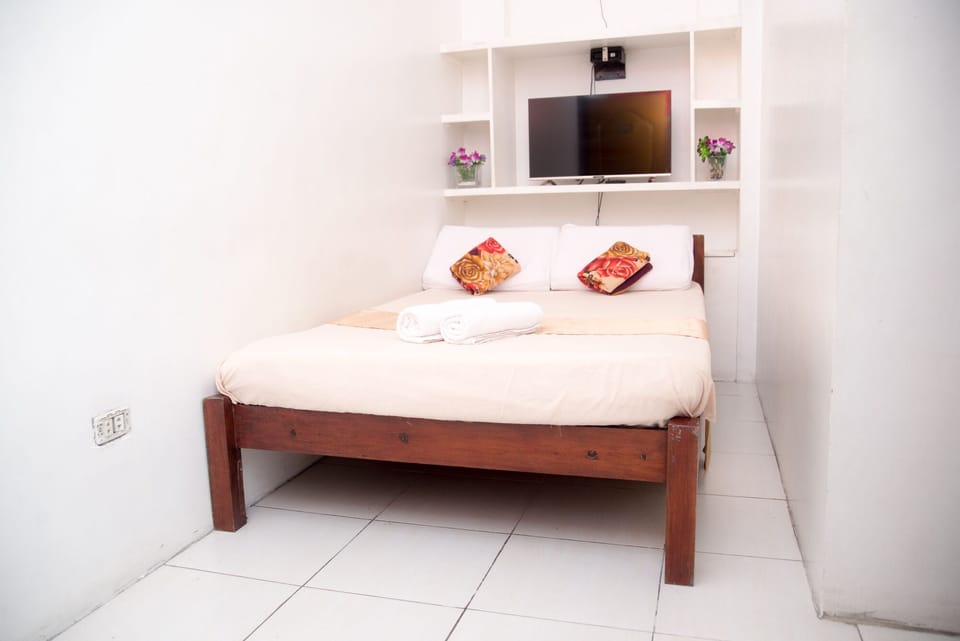 Basic Room | Pillowtop beds, free WiFi, bed sheets