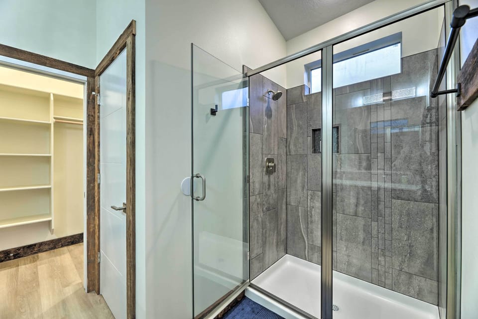 En-Suite Bathroom | Walk-In Closet
