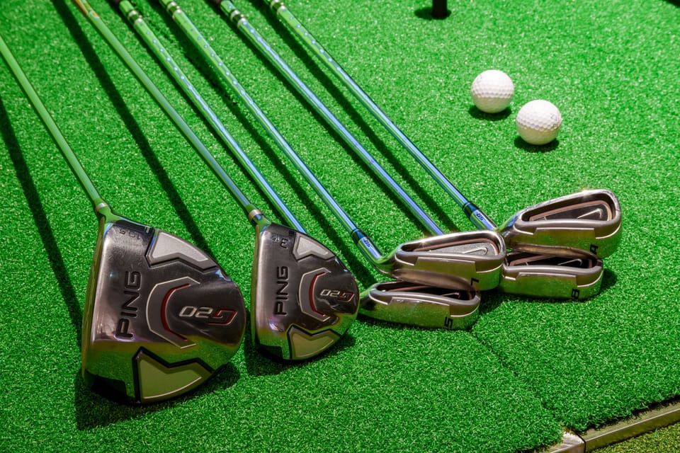 Indoor golf driving range
