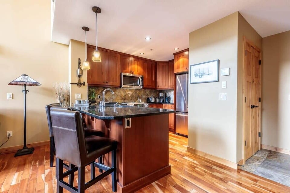 Everything you could possibly need can be found in this luxurious kitchen