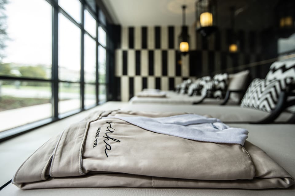 Couples treatment rooms, sauna, hot tub, steam room, Turkish bath