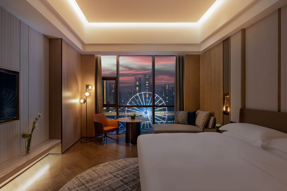Classic Room, 1 King Bed (Ferris Wheel View) | Premium bedding, down comforters, minibar, laptop workspace