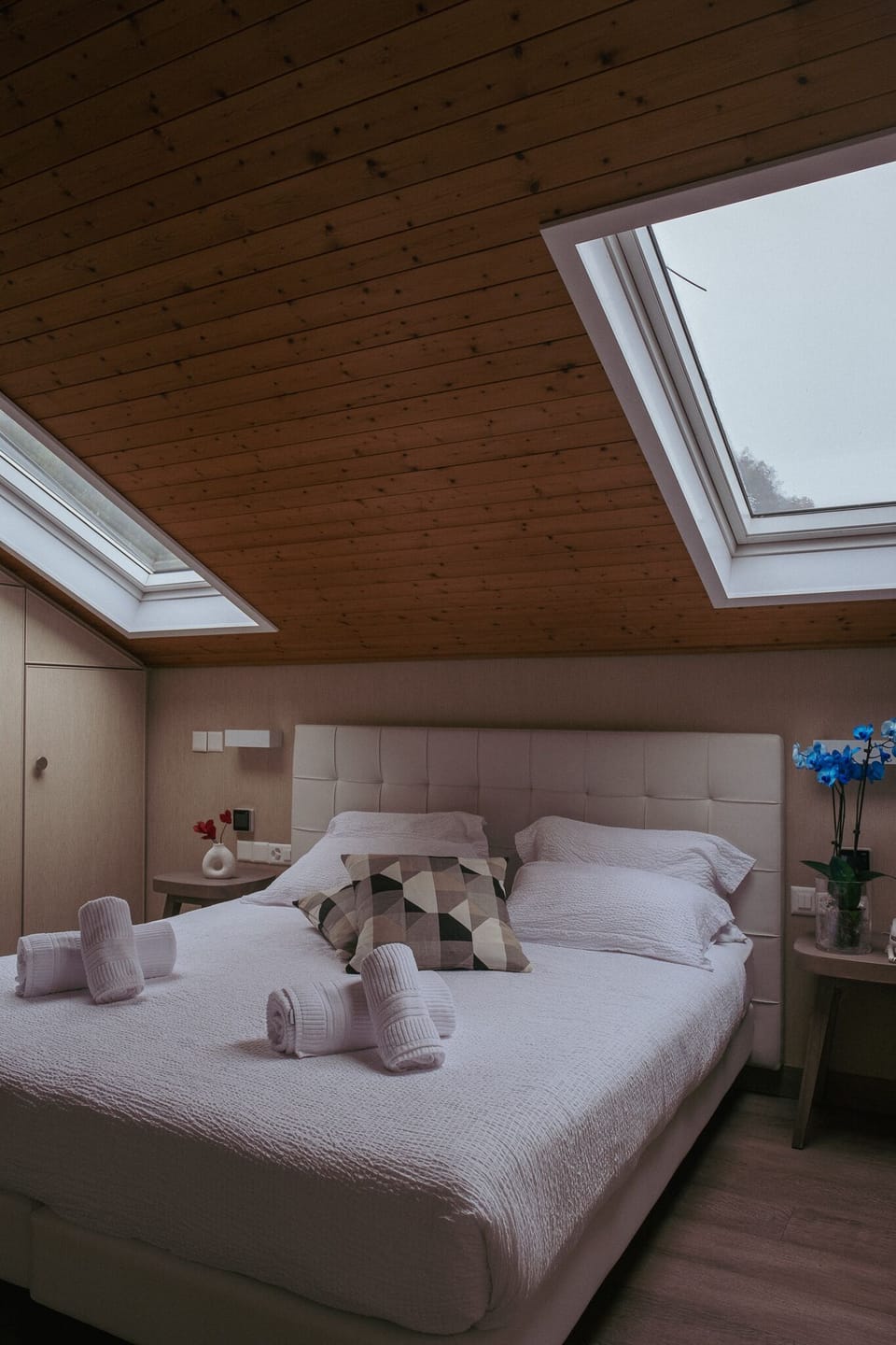 Family Suite | Minibar, in-room safe, desk, laptop workspace