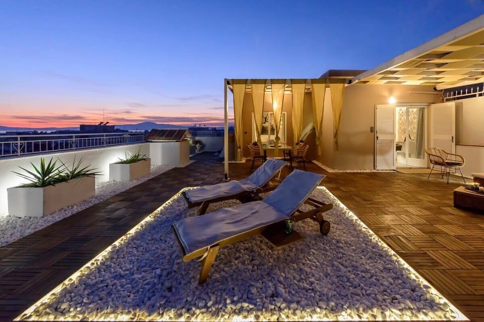 Enjoy Magical Moments Gazing at the Evening Sky from the Rooftop Terrace