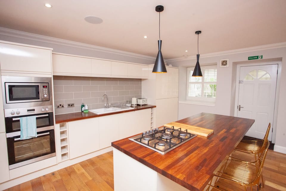 Modern kitchen and diner.