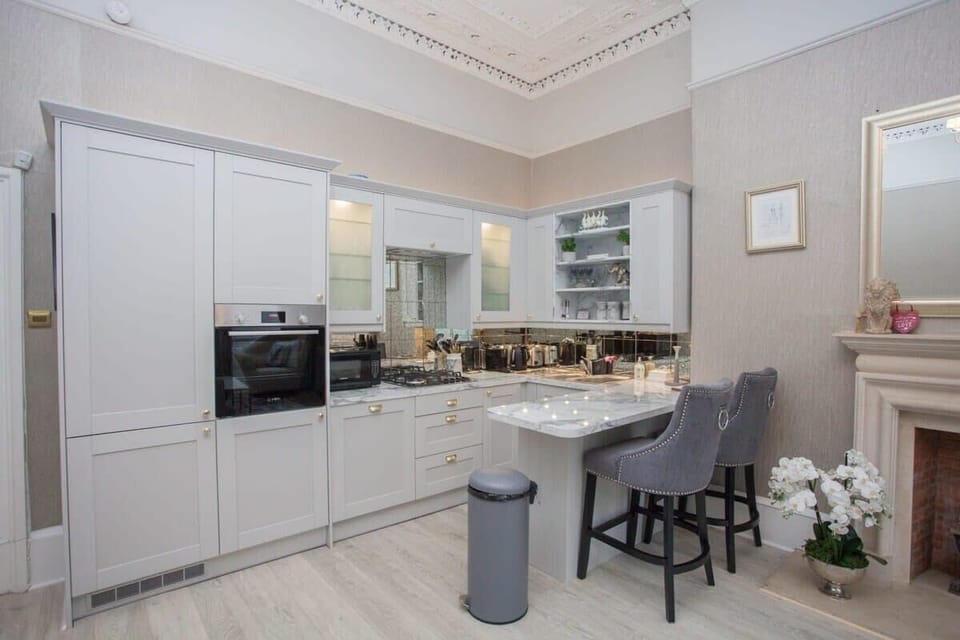 A fully equipped kitchen