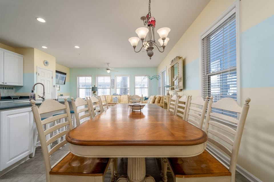 Dining Area Off Kitchen