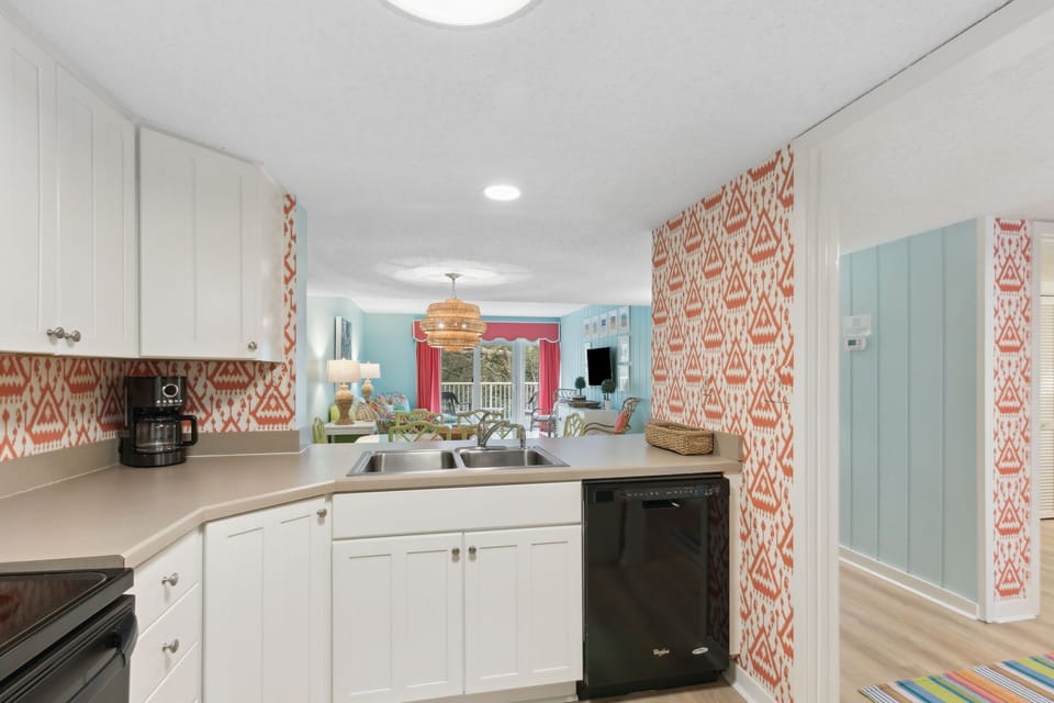 Fully Equipped Kitchen with Shaker Style Cabinetry