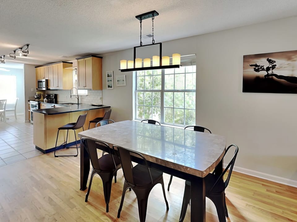 Dining Area w. Table and Bar Counter Seating