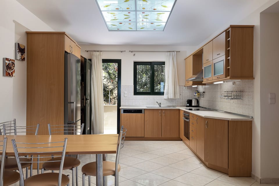 Villa, 3 Bedrooms with Shared Pool | Private kitchen | Fridge, oven, stovetop, coffee/tea maker