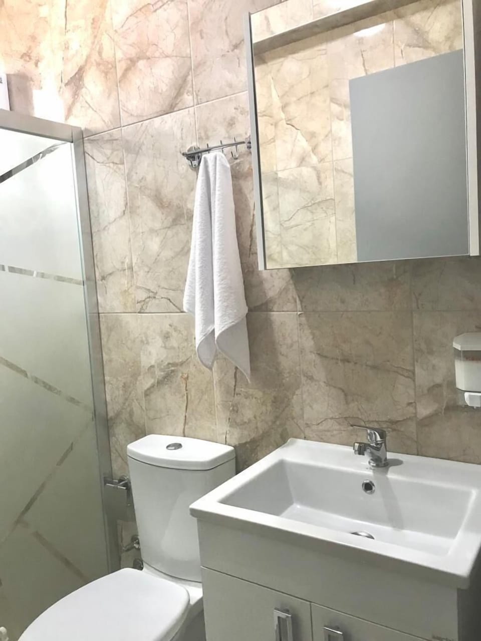Classic Room, 1 Queen Bed | Bathroom | Towels, toilet paper