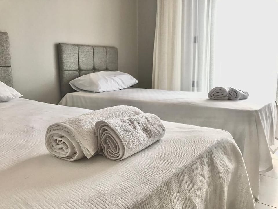 Egyptian cotton sheets, premium bedding, desk, free WiFi