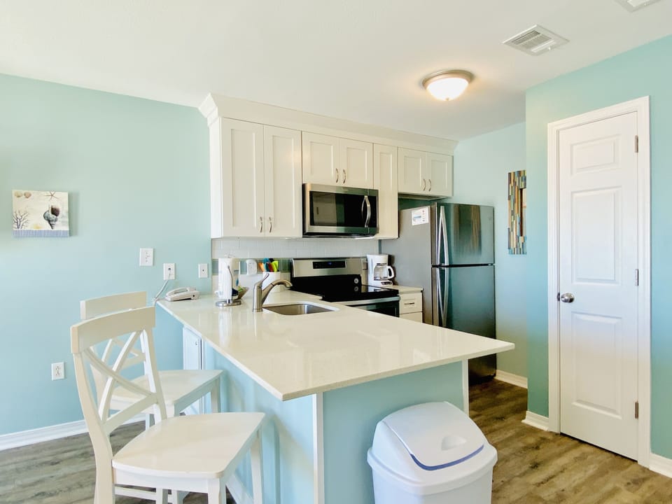 Condo, 1 Bedroom, Balcony, Beach View (315) | Private kitchen | Full-size fridge, oven, stovetop, dishwasher