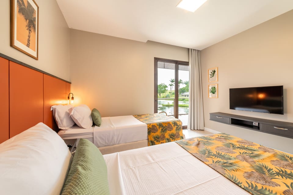 Luxury Cabin | Blackout drapes, iron/ironing board (on request), WiFi (free)